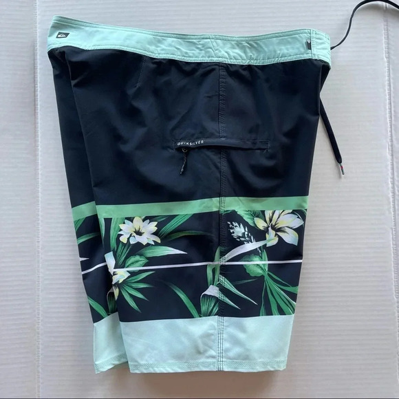 Quick Silver Short Size 36 Surf WaterMan - Picture 3 of 15